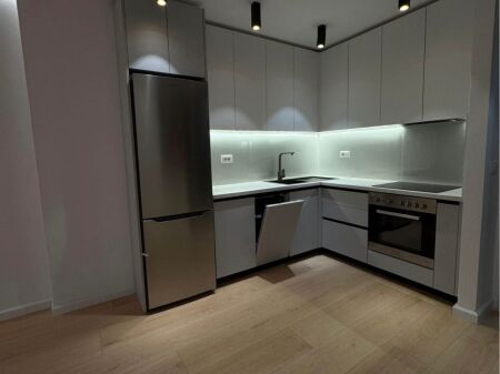 🏡 Shitet Apartament 1+1 – Pranë Maternitetit “Koço Gliozheni” ✨