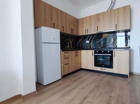 🏡 Apartament 1+1 me pamje deti & porti – Stacioni i Trenit, Durrës