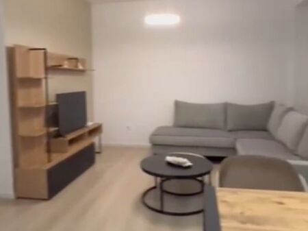 🏡 Apartament 2+1 me Qera – Zona Misto Mame (Yzberisht)