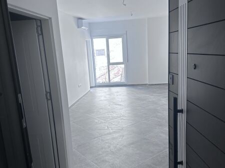 Qera | Ambjent Biznesi | Rruga 5 Maji | 500 €/muaj