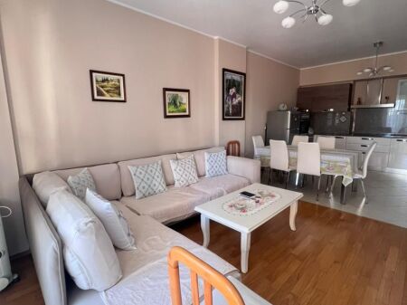 JEPET ME QERA APARTAMENT 2+1+2 PRANE MARKET KAZAZI, DURRES