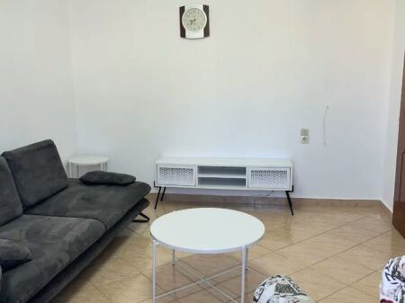 Apartament me qera 1+1 - 📍Porcelan ,perballe Xhamise