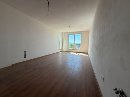 Shitet Apartament 2+1 Ekonomik, Kamez