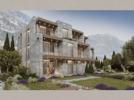 Shitet Apartament 2+1, San Nicolas, Palase