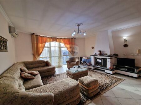 Penthouse për Shitje – Pranë Parkut Aulona, Vlorë