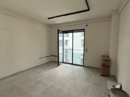 Jepet zyrë me qera në Porcelan.