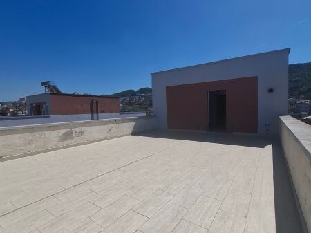 Garsoniere (77m2) per shitje - Selite