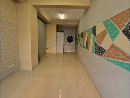 Qera, Ambient Biznesi, Yzberisht 400 €,UNA68187