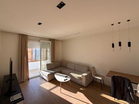 Jepet me qera 2+ 1  ne komune 750 mije leke