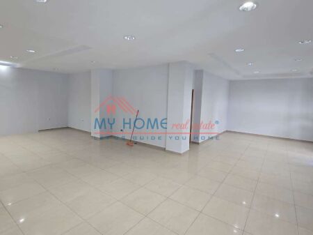 Zyre me qera Rruga e Dibres tek Kompleksi Halili ne Tirane