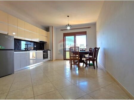 Apartament 1+1 - Për Shitje - Bulevardi Kryesor, Vlorë