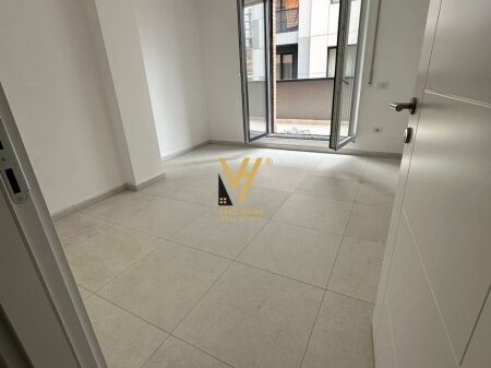 JEPET APARTAMENT 2+1+BLK ME QERA TE BULEVARDI I RI 60.000 LEKE