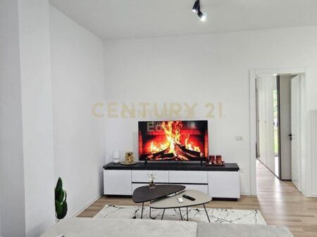 Vilë ( kati i pare ) Me Qira në Golem, Durrës !