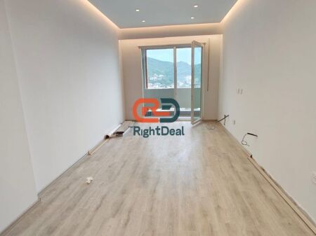 Tek Kompleksi Tirana Golden Park 3, Shitet Apartament 1+1, Me Planimetri Perfekte!!