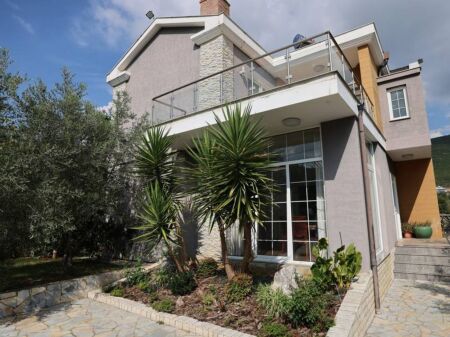 VENDESI SUPER VILLA IN VENDITA