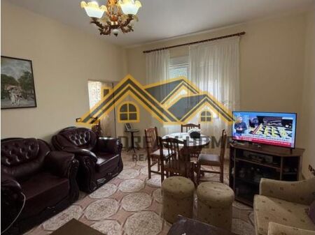 Shitet Vilë 3-katëshe,Buzë rruge– Spitallë, Durrës