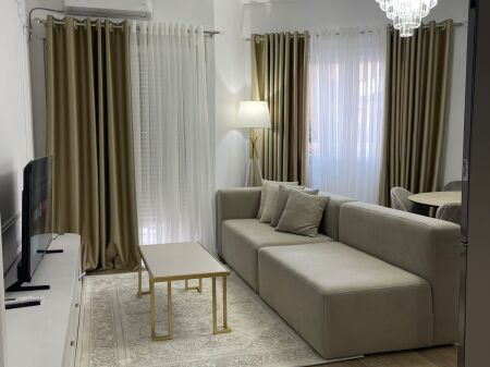 Jepet apartament me qera 2+1+verand