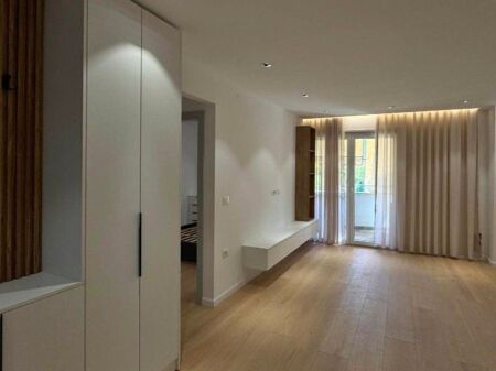 🏡✨ Shitet Apartament 1+1 – Pranë Maternitetit “Koço Gliozheni” ✨🏡