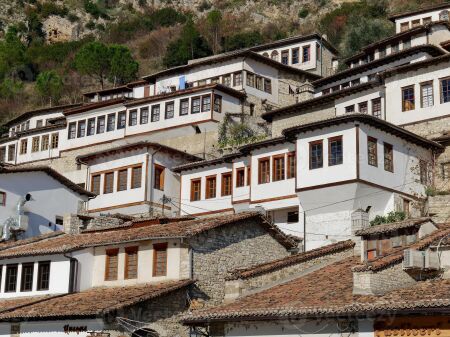 SHITET SHTEPI PRIVATE 2-KATESHE TE PORTA E PASHAIT, BERAT 390.000 EURO