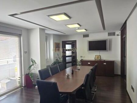 Locale per ufficio in affitto a Bllok 1.700 € /mese Superficie totale 125m2