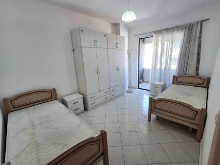 Jepet Me Qera Apartament 1+1+1 Ballkon