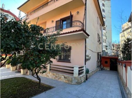 Vile 3-Kateshe per shitje ne zonen e Don Boskos