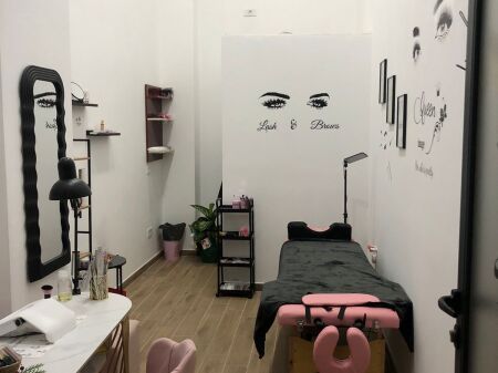 JEPET ME QIRA AMBIENT BIZNESI PER QENDER ESTETIKE 350 euro