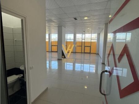 JEPET AMBIENT BIZNESI 220 M2 ME QERA NE PASKUQAN 75.000 LEKE