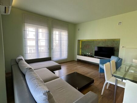 JEPET ME QIRA VILË 4-KATËSHE – White House, TEG