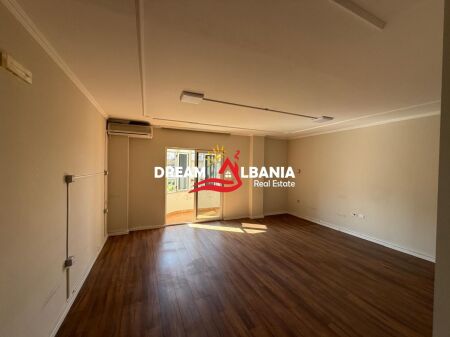 Jepet ambient me qera ne zonen e Bllokut , prane Sheshit Wilson (ID 42611529)