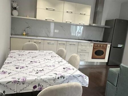 1+1 me qira ne Yzberisht