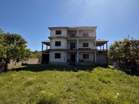 Shitet Ndërtesë 3-Katëshe – Spitallë, Durrës