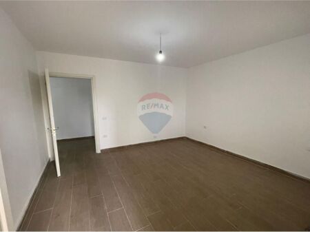 Apartament 1+1 për shitje në Selitë (Rruga Isuf Elezi, Tiranë)