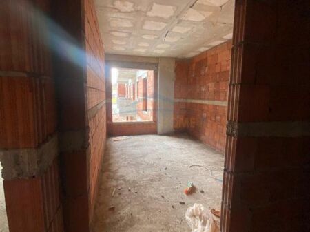 Shitet, Apartament 3+1, Kamez . Empire68253