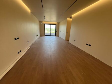 Jepet me Qira Apartament 2+1+2 + Post Parkimi 📍 Pranë Radisson Collection Morina Hotel Tirana – Liqeni i Thatë