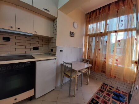 Apartament ne katin e 2te 6 mon nga bulevardini Ri.i kompletuar+ wifi.