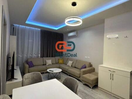 Prane Medresese, Jepet Me Qira Apartament 1+1 Ideal Per Banim !!!