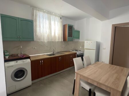 Laprak Jepet Apartament 1+1 Me Qera