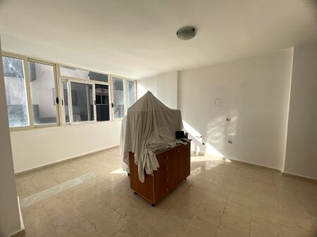 Shitet apartament 1+1