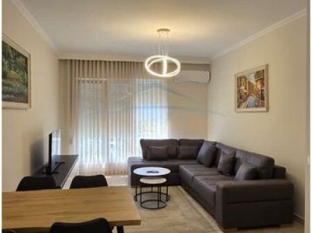 Qera, Apartament 1+1, ish Parku i Autobuzave, Tiranë