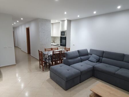 JEPET ME QERA APARTAMENT 2+1+2 NE STACIONIN E PARE TE PLAZHIT, DURRES