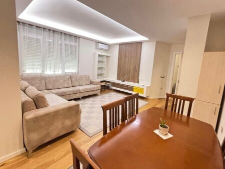 Apartment 3+1 for rent Center . With elevator . Red school . Occasion price