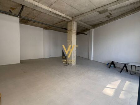 JEPET AMBIENT BIZNESI 170 M2 ME QIRA TE LIQENI I THATE 200.000 LEKE