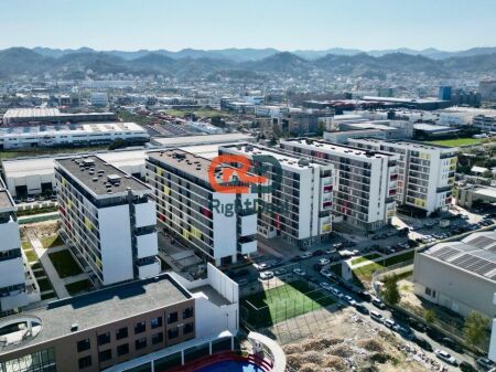 Okazion Kleringu Tek Univers City, Shitet Dyqan Me Verande Ideal Per Investim !!