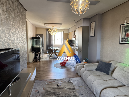 Shitet Apartament Luksoz 2+1+2 Banja+2 Ballkone Kodra e Diellit 1, Tiranë