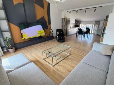 Penthouse per qira tek Secret Garden Residence.