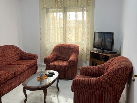 Jepet me qera- Apartament 1+1- Rruga E Elbasanit- Ambasada Amerikane-Tirane