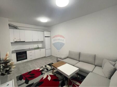 Jepet me qira apartament 1+1 tek Univers City