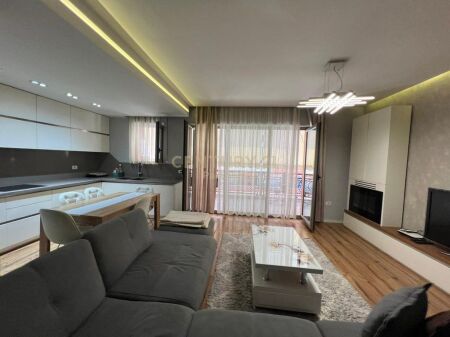 Apartament 2+1 me verandë dhe post parkimi me qira në Kompleksin Delijorgji