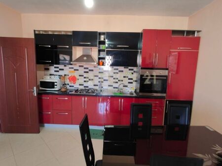 Appartamento 2+1+2 in vendita nella zona di Astiri, Tirana